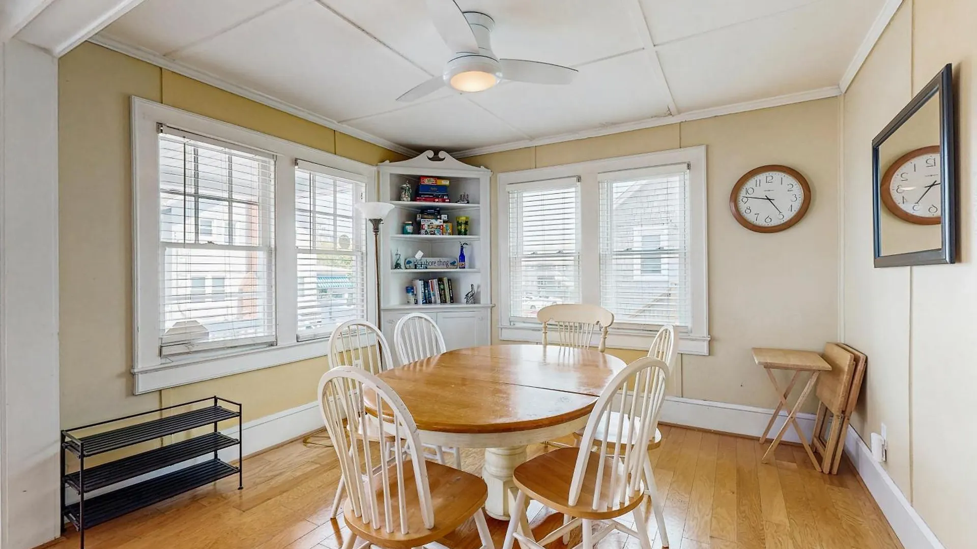 The Shore Cottage & Porch Life Ocean Stadt USA